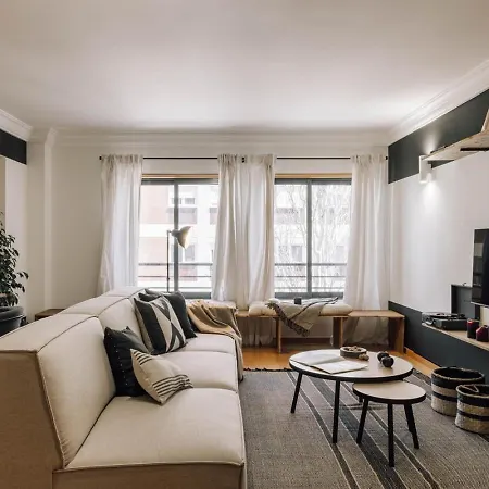 Male - 3 Bedrooms In Arroios Appartamento