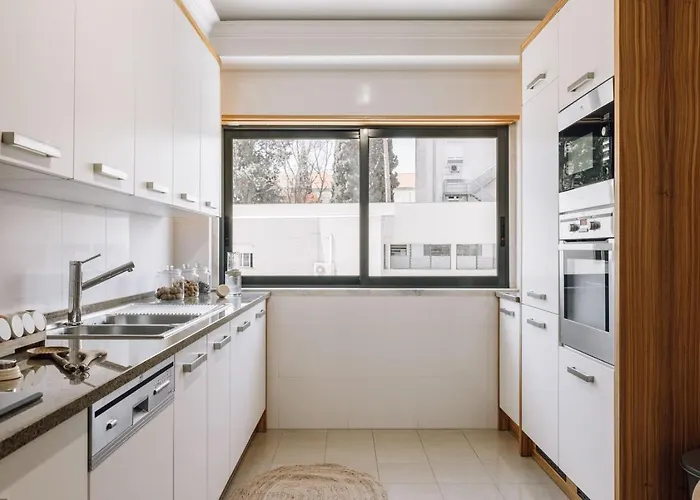 Male - 3 Bedrooms In Arroios Lisboa