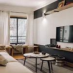 Male - 3 Bedrooms In Arroios Lisboa
