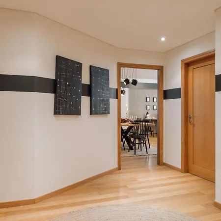 Male - 3 Bedrooms In Arroios Lisboa