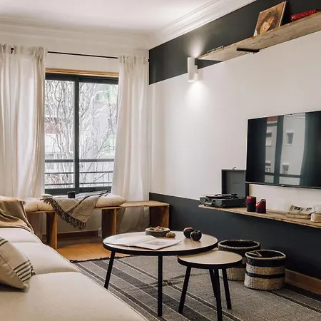 Male - 3 Bedrooms In Arroios Lisboa