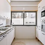 Male - 3 Bedrooms In Arroios Lisboa