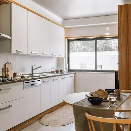 Apartament Male - 3 Bedrooms In Arroios *